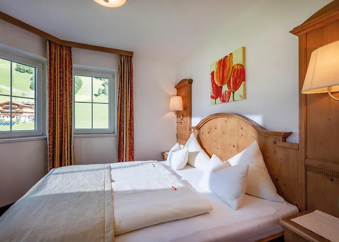 Отель Maria Theresia 4*